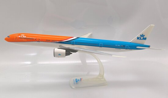 Boeing 777-300ER KLM "Orange Pride" 2023