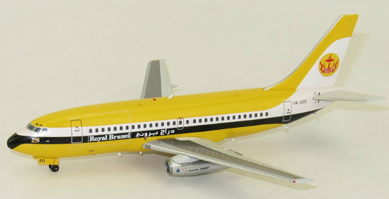 Boeing 737-200 Royal Brunei Airlines, with stand