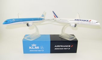 Pack of two models Boeing B787-9 KLM and Air France